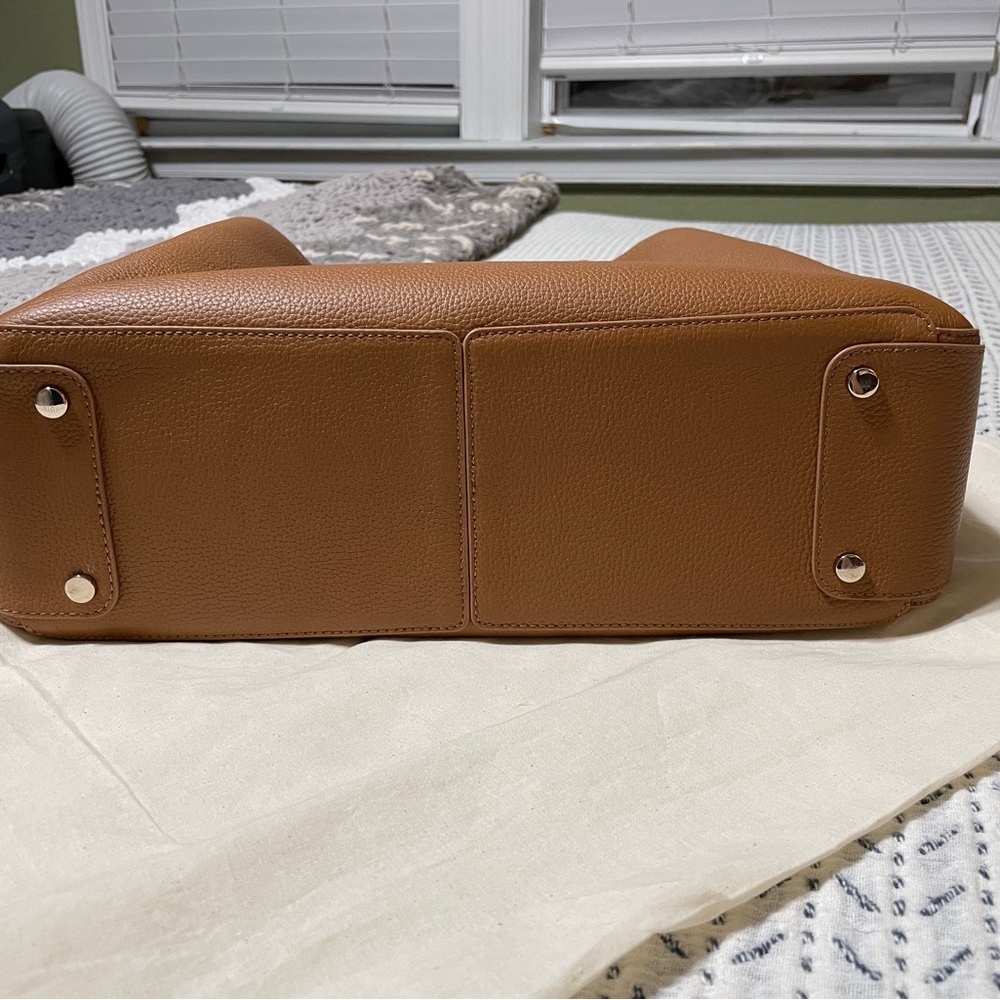 Quince Pebbled Leather Shoulder Tote Bag - Picture 5 of 9